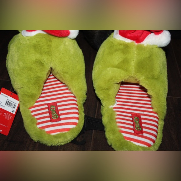 Grinch Slippers with Santa Hat - Picture 2 of 4